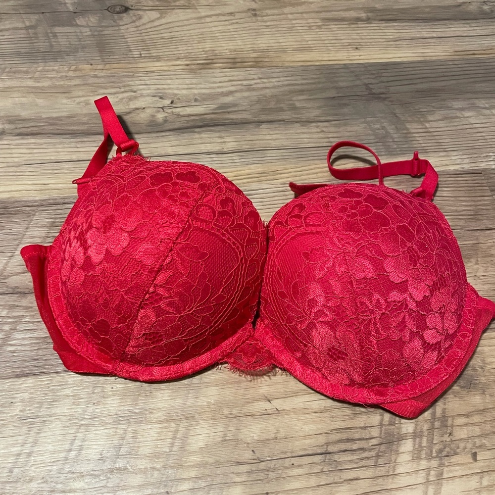 Push up Victoria’s secret red bra